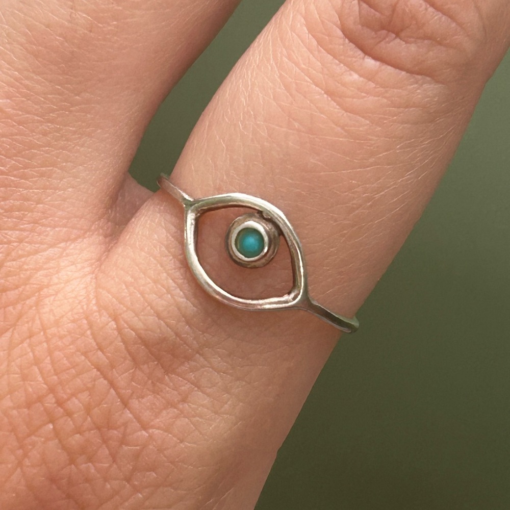 🦋 Silver and Turquoise Eye Ring Size 7